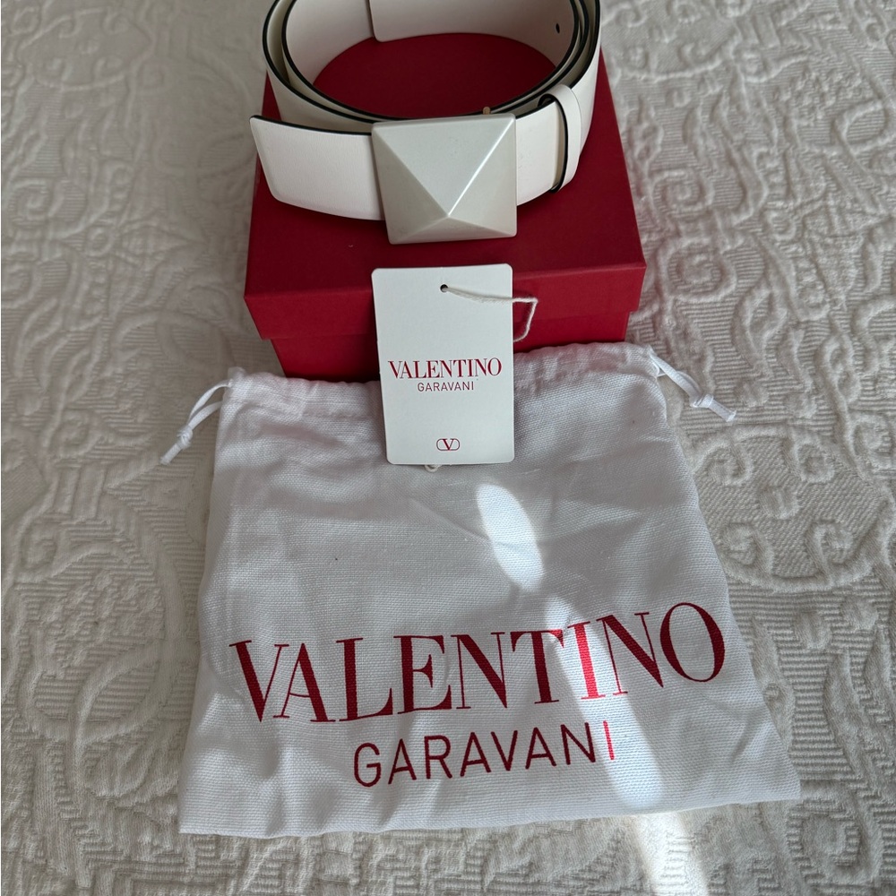 Valentino one Large Roman stud White  leather Belt Sz 90 cm New/ full set